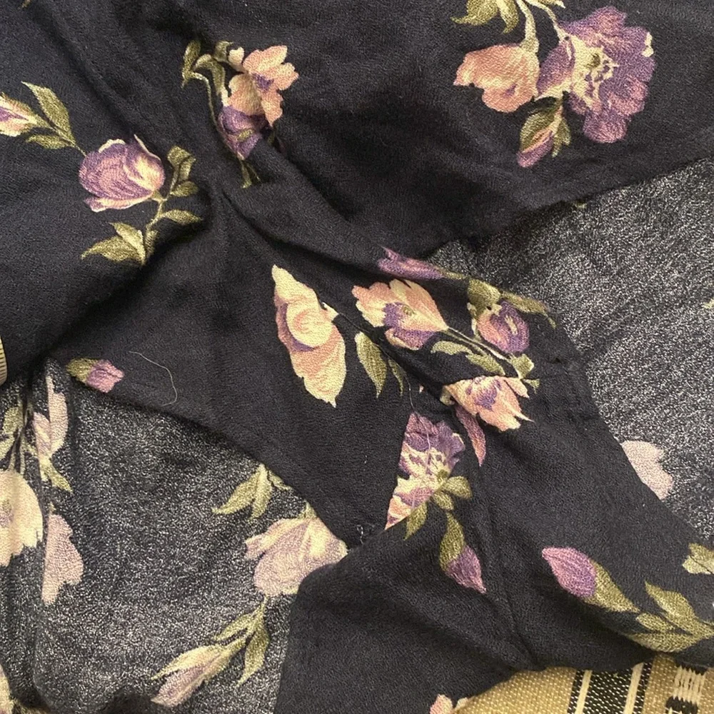 NWT American Eagle Navy Floral Shorts Romper Size Medium - Picture 10 of 11